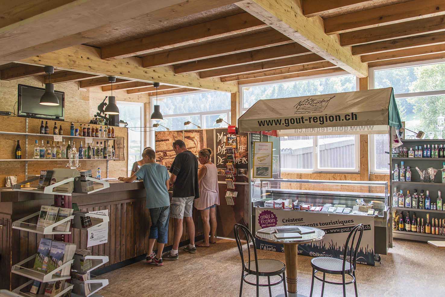 Boutique & Saloon_6
