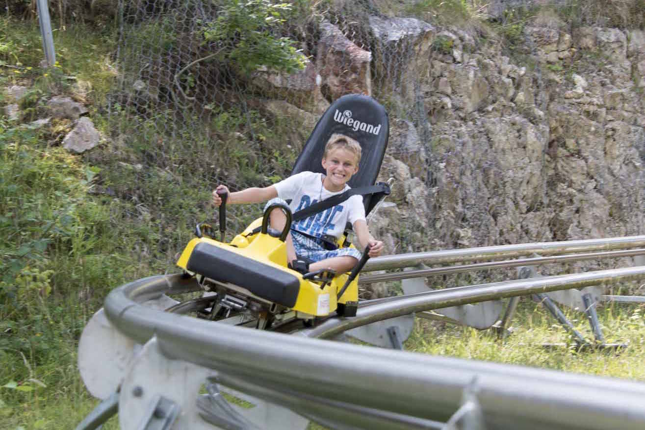 Die Rodelbahn Féeline im Freizeitpark La Robella, Val-de-Travers